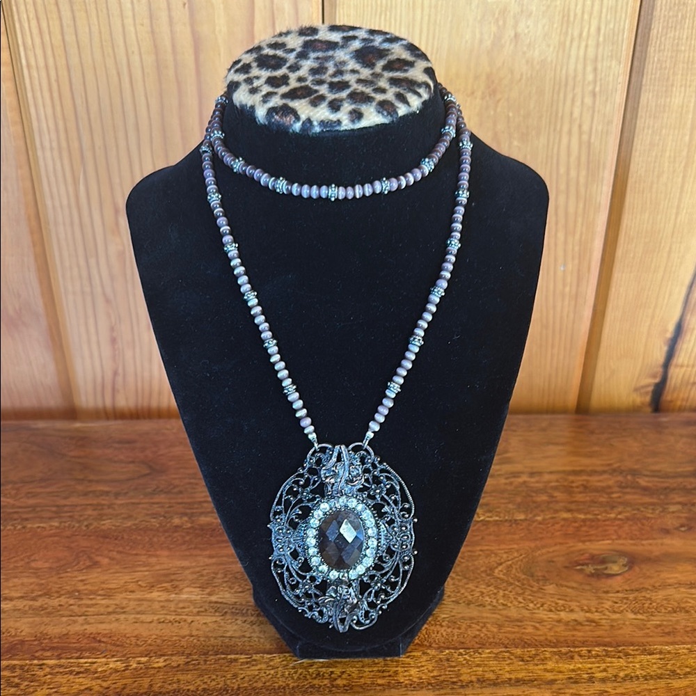 Elegant Beaded Necklace with Intricate Pendant